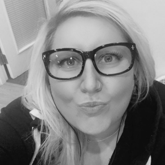 Meet your Posher, Valerie - Picture 2 of 2